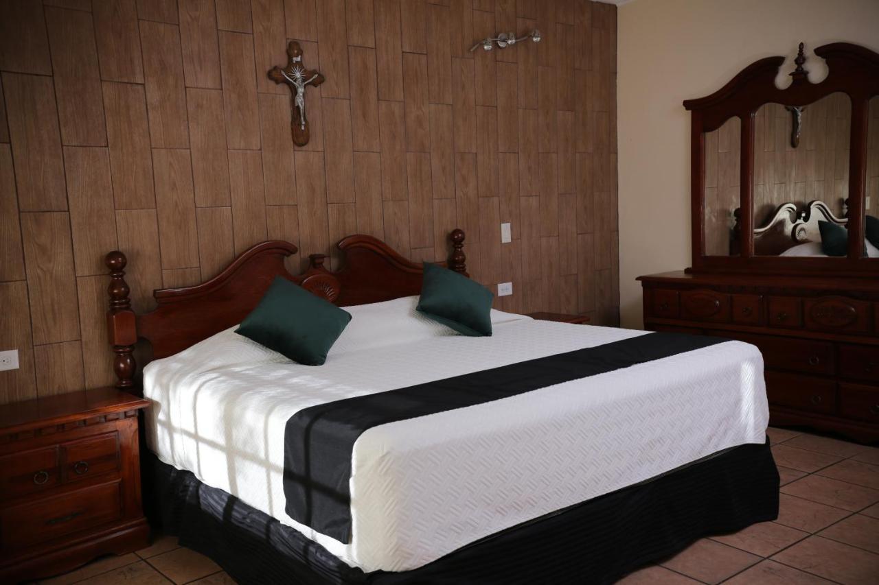 Hotel Posada Santa Fe Sabinas Exterior photo